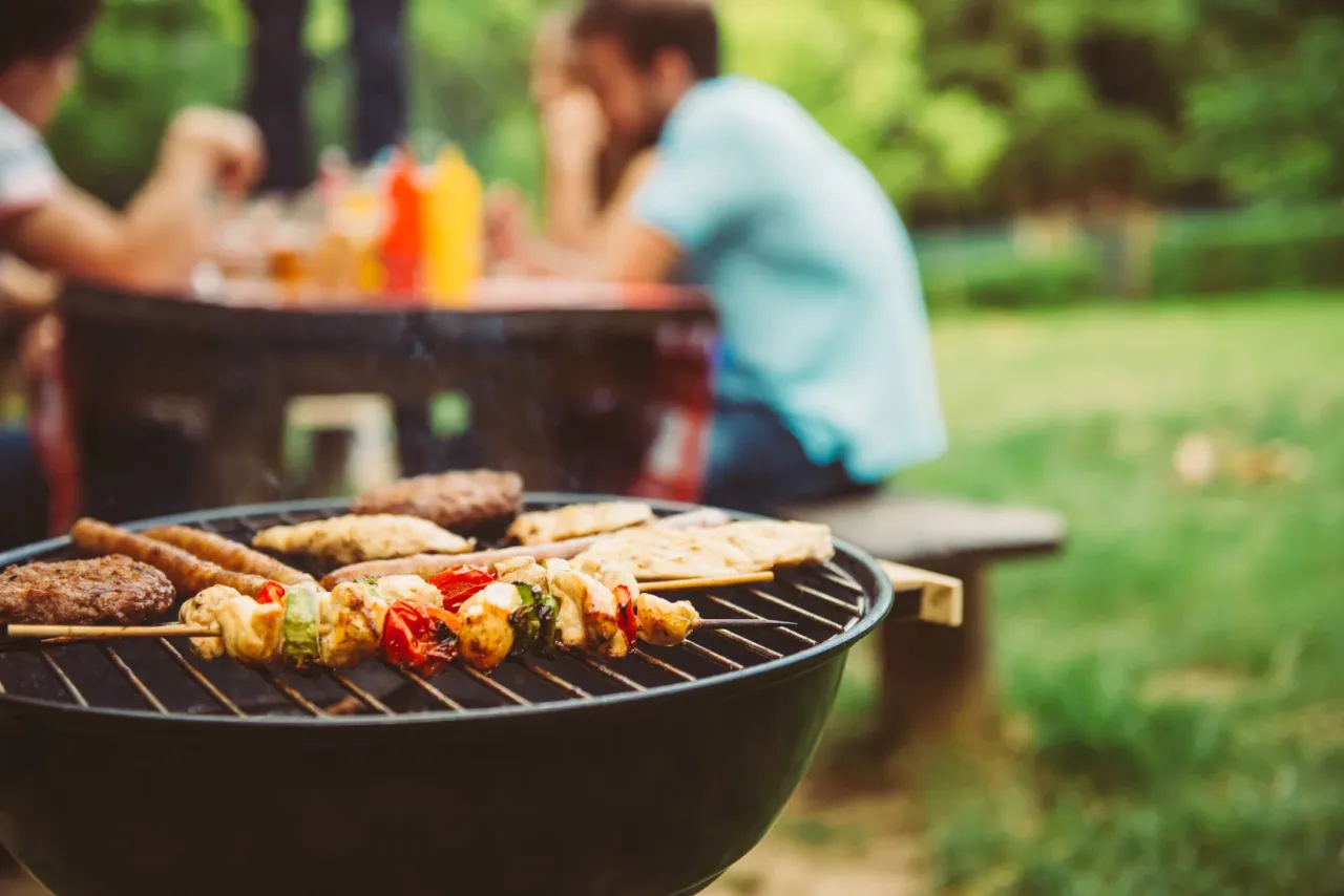 Zdjęcie Grill czy gril? Sprawdź, jak poprawnie pisać i uniknąć błędów