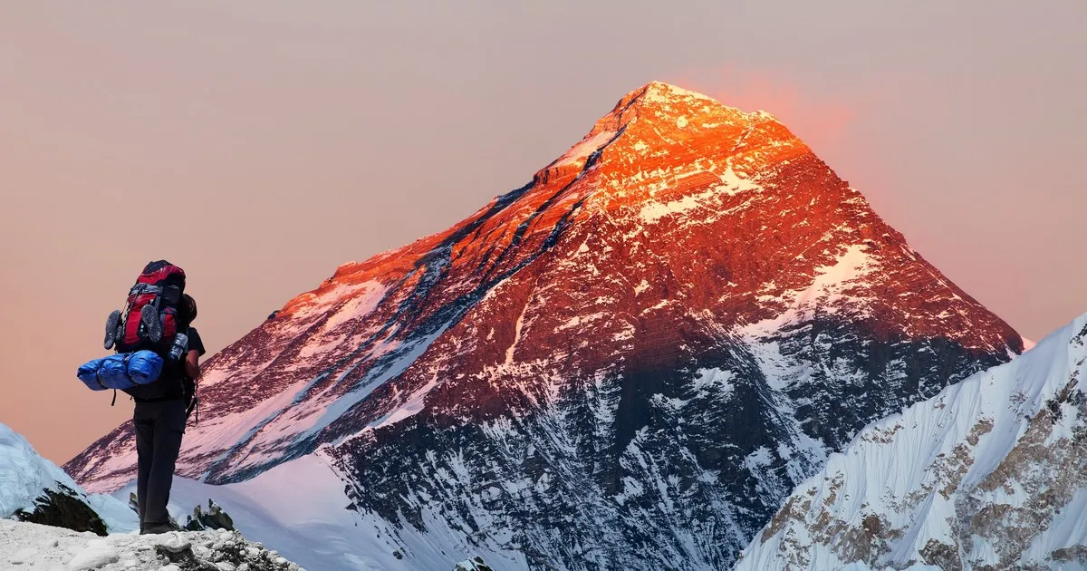 Zdjęcie W jakim kraju znajduje się Mount Everest? Odkryj jego lokalizację!