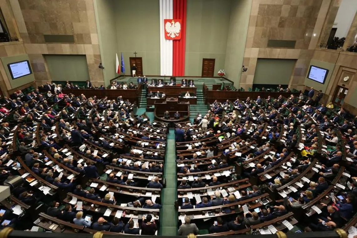 Zdjęcie Kto przewodniczy obradom Sejmu i Senatu? Kluczowe informacje o marszałkach