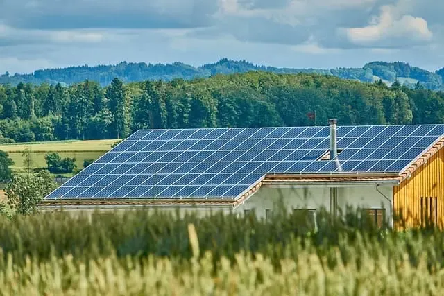 Zdjęcie Czy jest dotacja do fotowoltaiki? Sprawdź, jak obniżyć koszty energii