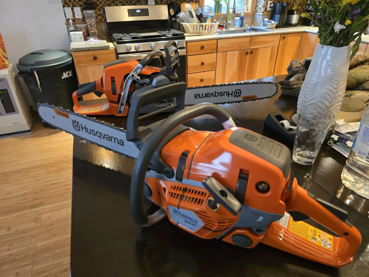 Zdjęcie Pilarka Stihl czy Husqvarna: Która lepsza dla Twoich potrzeb?