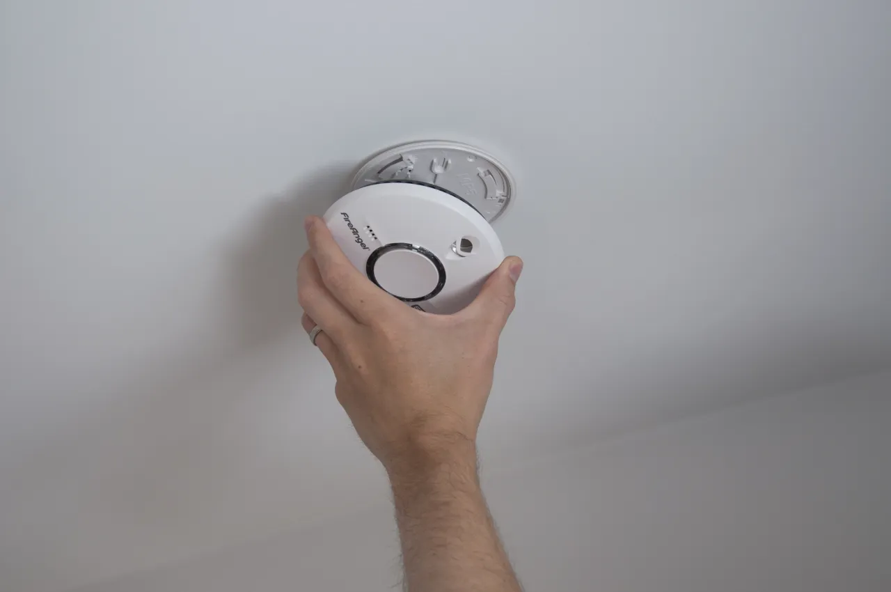 Zdjęcie Na jakiej wysokości umieścić czujnik czadu, aby zapewnić bezpieczeństwo?