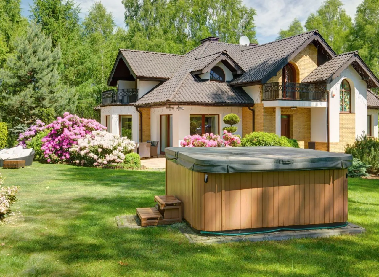 Zdjęcie Ile prądu zużywa jacuzzi ogrodowe? Sprawdź, jak obniżyć koszty!