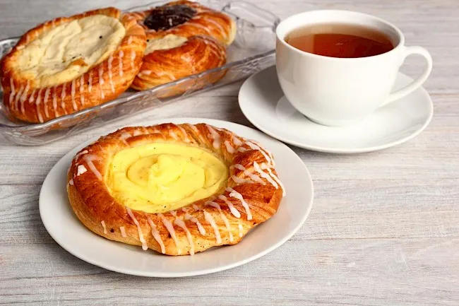 Zdjęcie Ile kcal ma drożdżówka z serem? Poznaj dokładną wartość kaloryczną