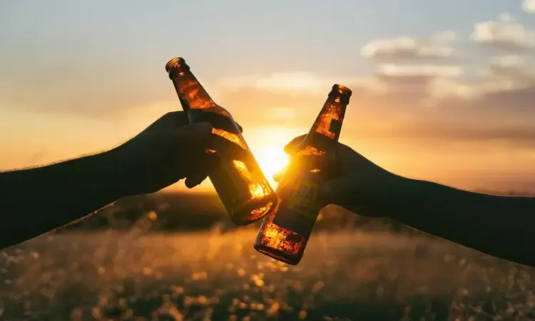 Zdjęcie Jak szybko złagodzić ból żołądka po alkoholu? Skuteczne sposoby i porady.