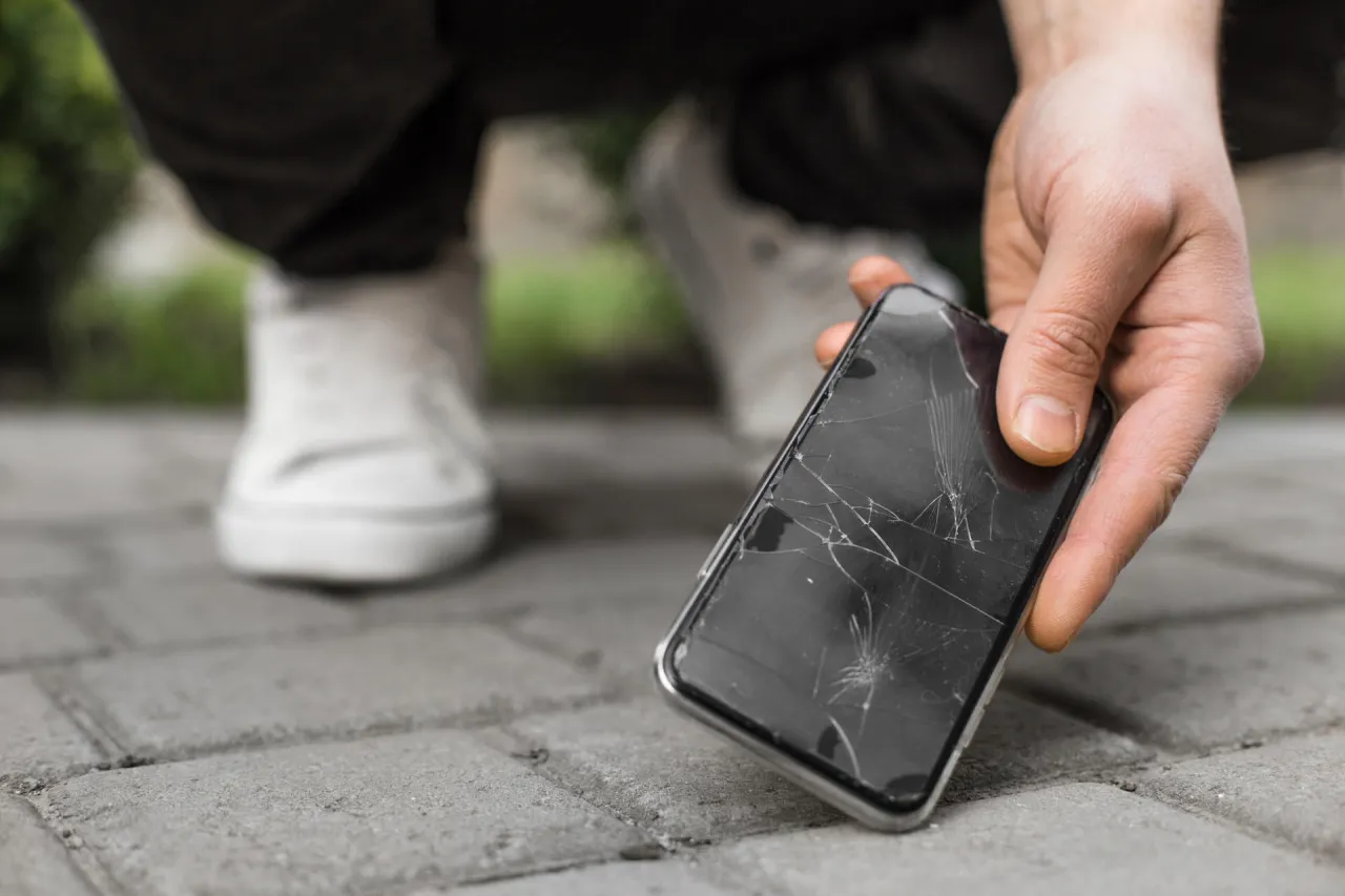 Zdjęcie Ile kosztuje wymiana tylnego aparatu w telefonie? Sprawdź ceny i modele