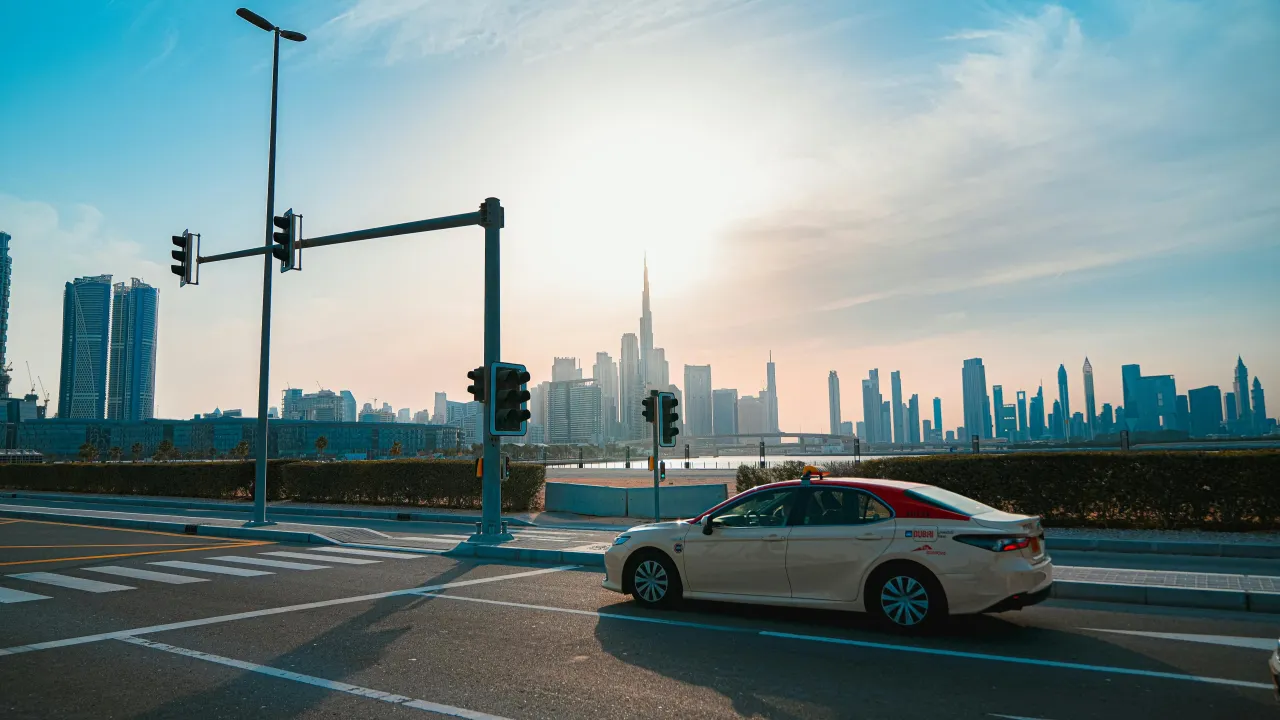 Zdjęcie Ile kosztuje taxi w Dubaju? Sprawdź ceny i ukryte opłaty