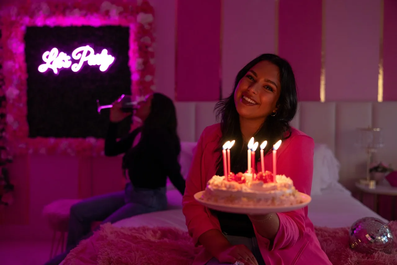 Zdjęcie Impreza w stylu Barbie jak się ubrać: Kolorowe inspiracje na przyjęcie