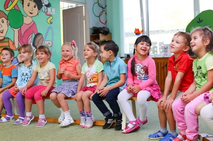 Zdjęcie Najlepsze zabawy dla dzieci i rodziców w szkole - pomysły i porady