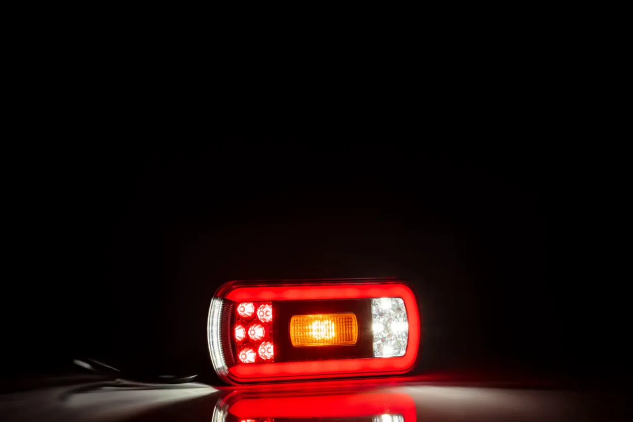 Zdjęcie Jak podłączyć lampy LED w przyczepce - uniknij najczęstszych błędów