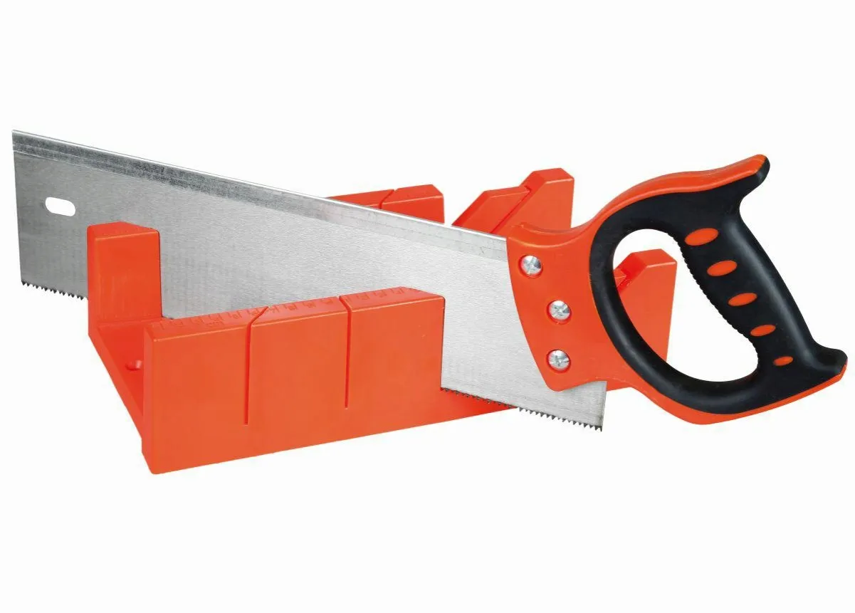 Skrzynka uciosowa i piła ręczna