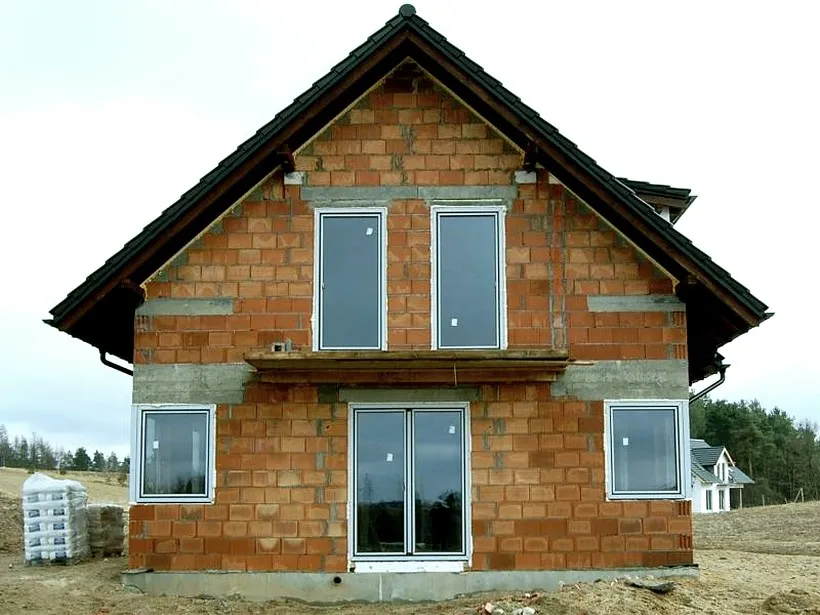 Przykładowe etapy budowy domu stan surowy otwarty zamknięty deweloperski