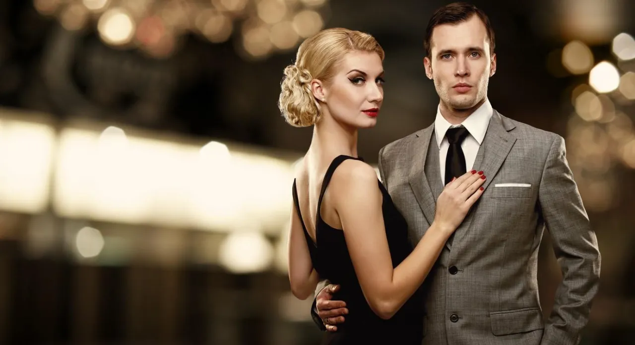 elegancka kobieta i mężczyzna w filharmonii