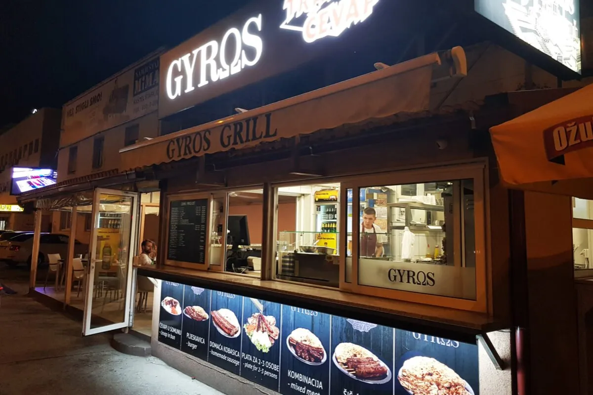 split street food ćevapi