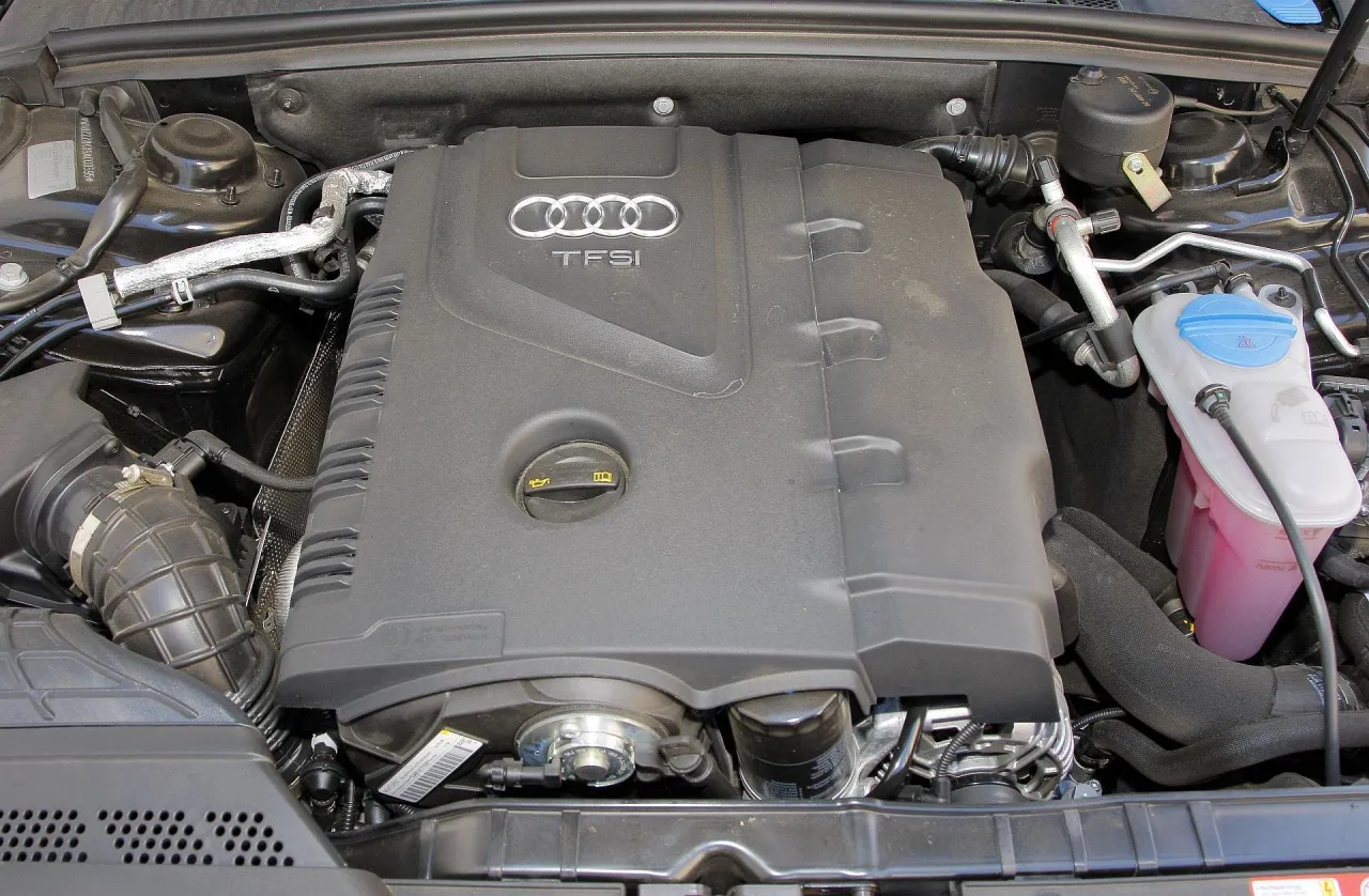 Audi A4 B8 silnik 1.8 TFSI 2.0 TFSI 3.2 FSI