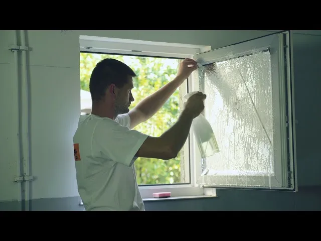 Zdjęcie Jak nakleić folię na okno: 5 kroków do perfekcyjnej aplikacji