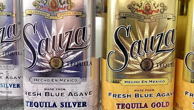 różne butelki tequili silver gold
