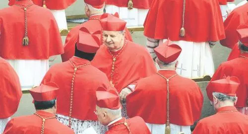 czerwony biret kardynalski