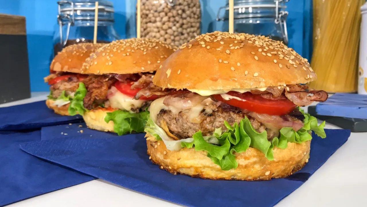 Hamburger fatto in casa vs fast food