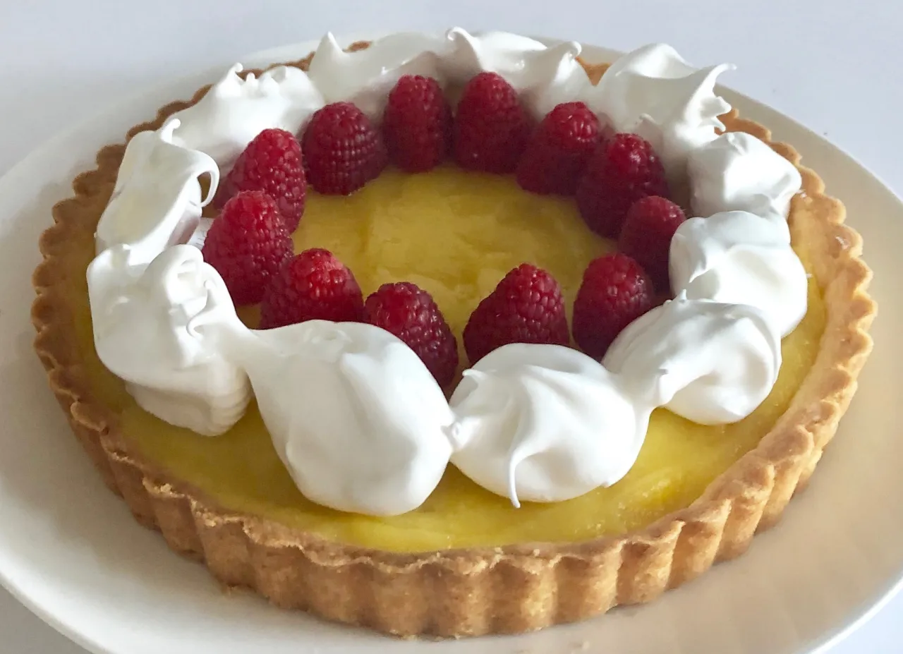 Ingredienti freschi crostata limone meringata