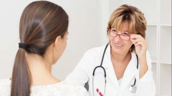 lekarz konsultacja z pacjentem