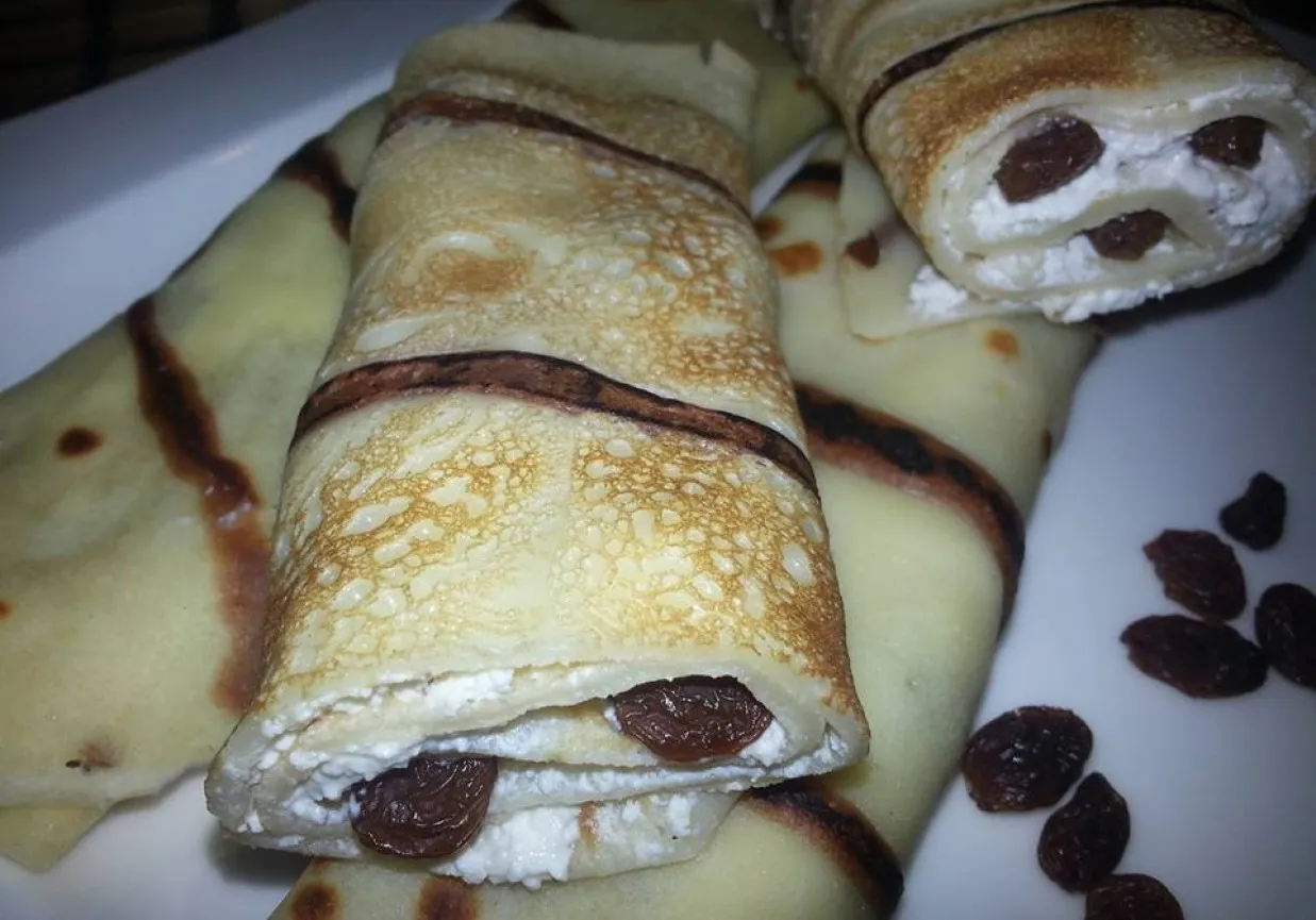 naleśniki z serem i rodzynkami