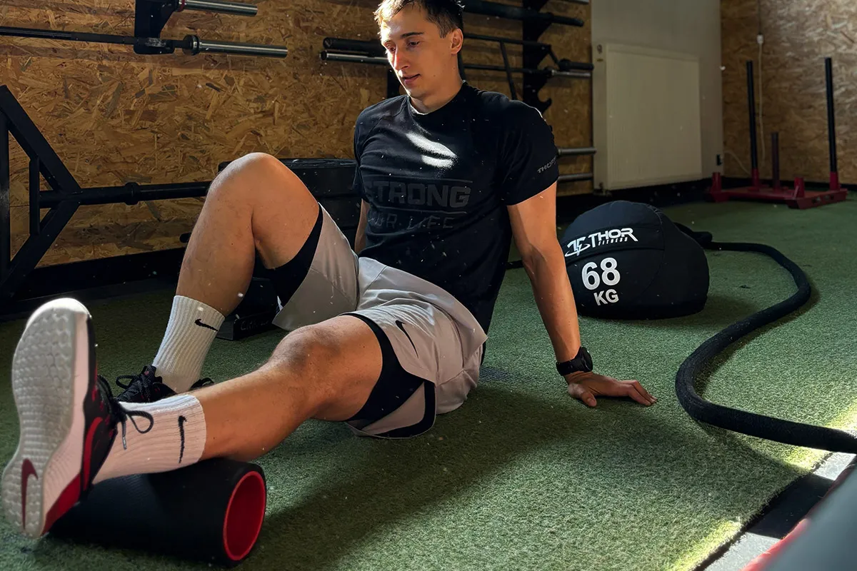 osoba trenująca crossfit, dynamiczny trening, metcon