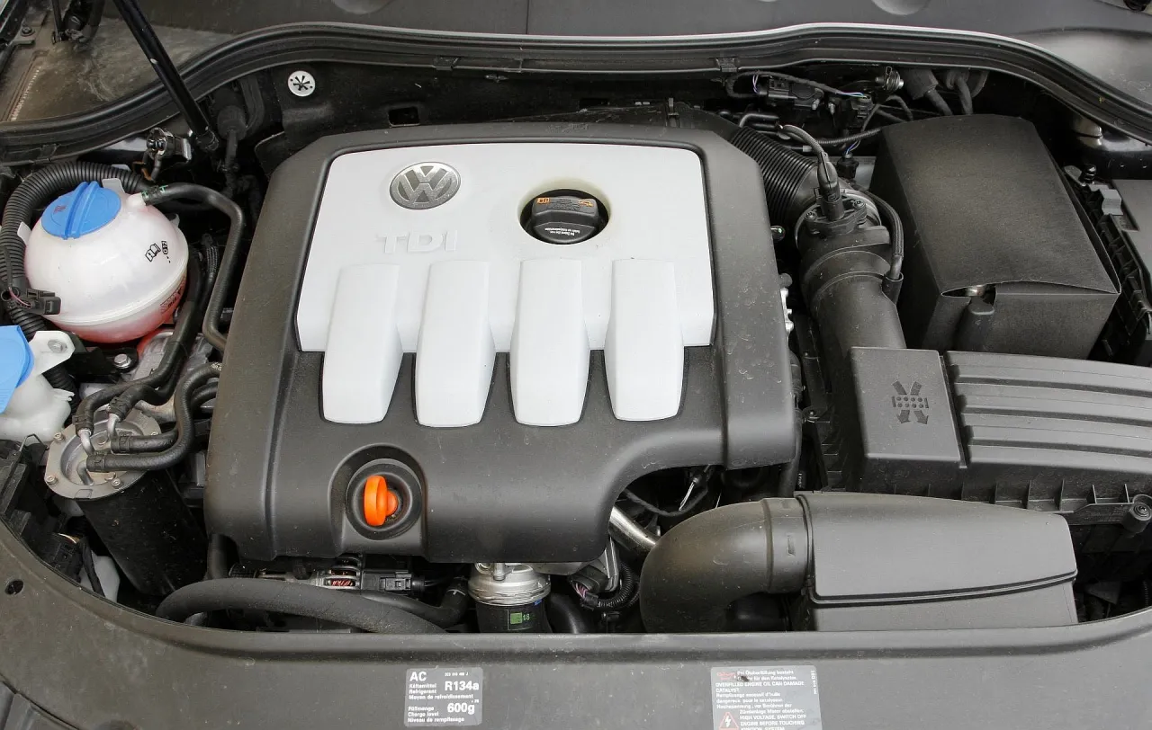 Volkswagen Passat B6 silniki diesel i benzyna porównanie