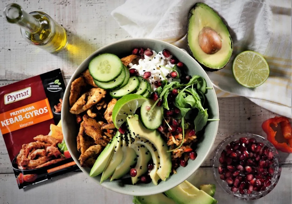 Szybkie i zdrowe posiłki po treningu: szejk, twar&oacute;g, sałatka