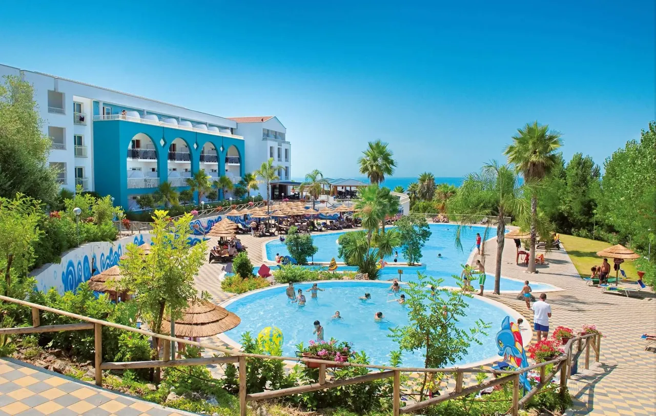 Club Hotel Baia di Diamante animazione piscina