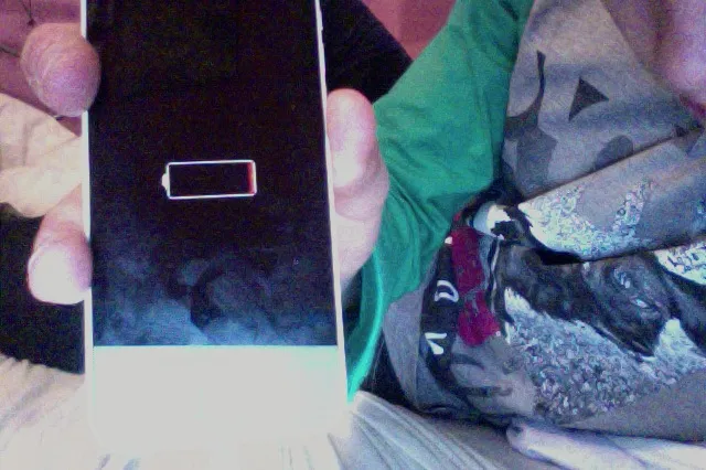 iPhone 5 z ikoną baterii, zużyta bateria iPhone 5