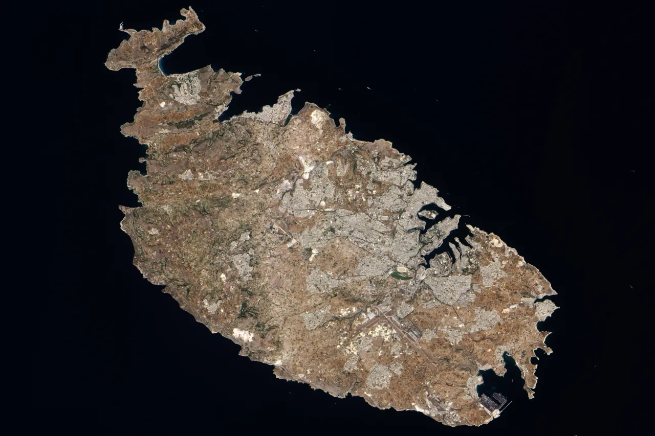 Zdjęcie Gdzie leży wyspa Malta? Odkryj jej wyjątkowe położenie w Europie