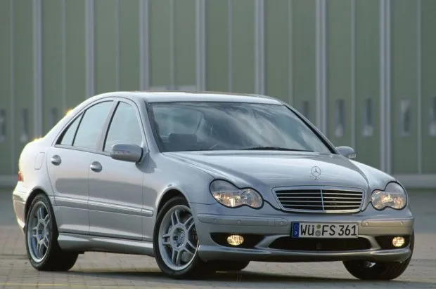 Zdjęcie Mercedes-Benz C32 AMG – niezwykła historia, technika i osiągi sportowe