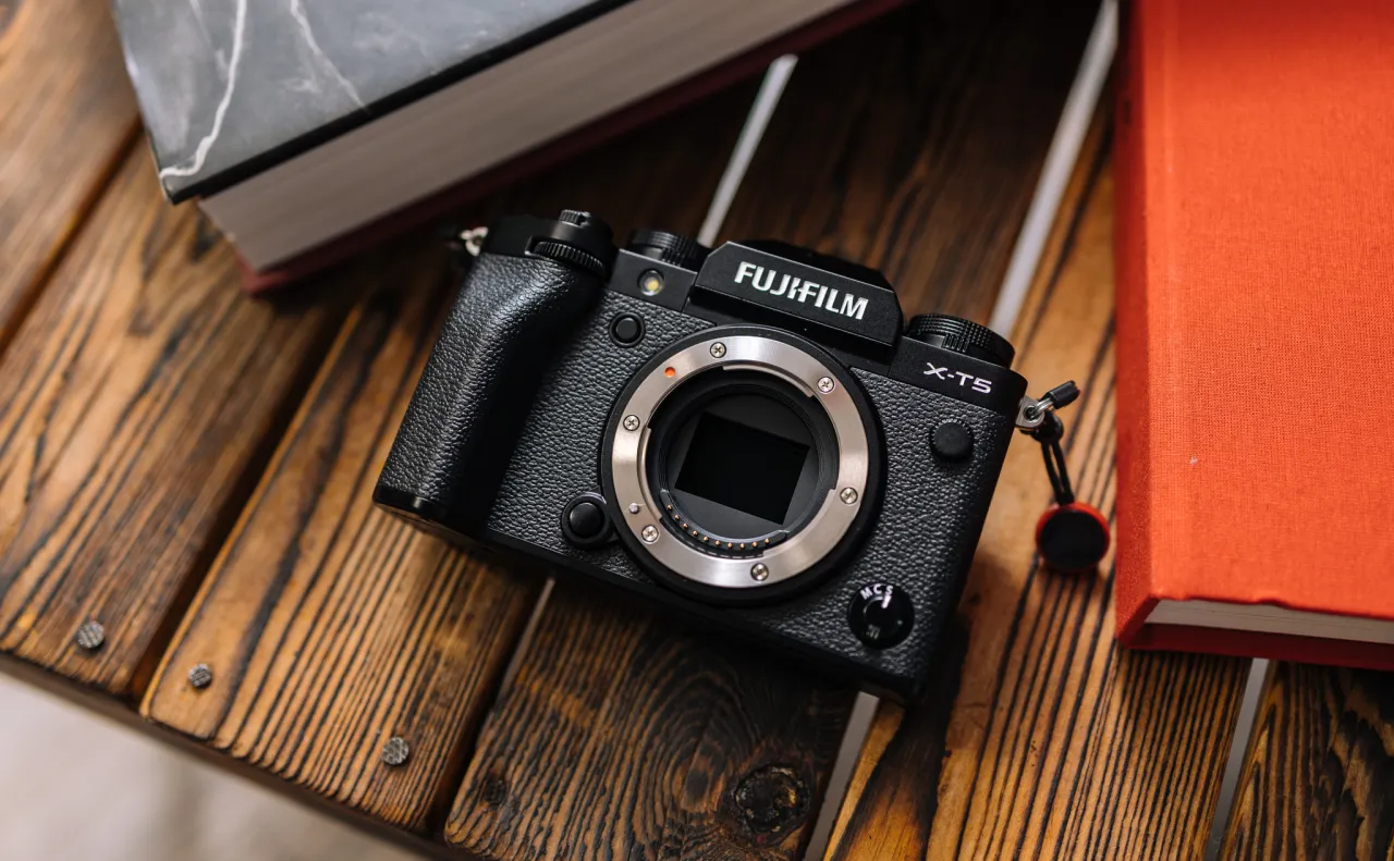 Zdjęcie Najlepsze lustrzanki Fujifilm – porównanie nowoczesnych i klasycznych modeli
