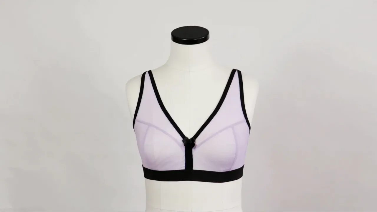 krojenie materiału na stanik sportowy, szycie stanika sportowego