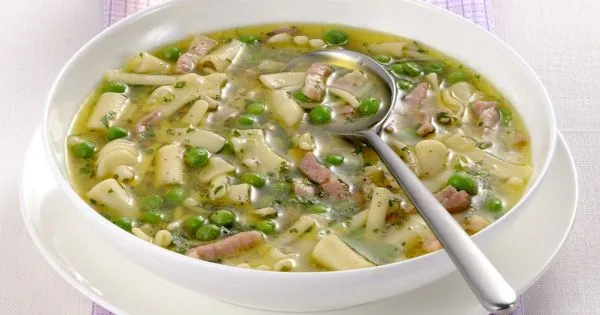 minestra di piselli e pancetta