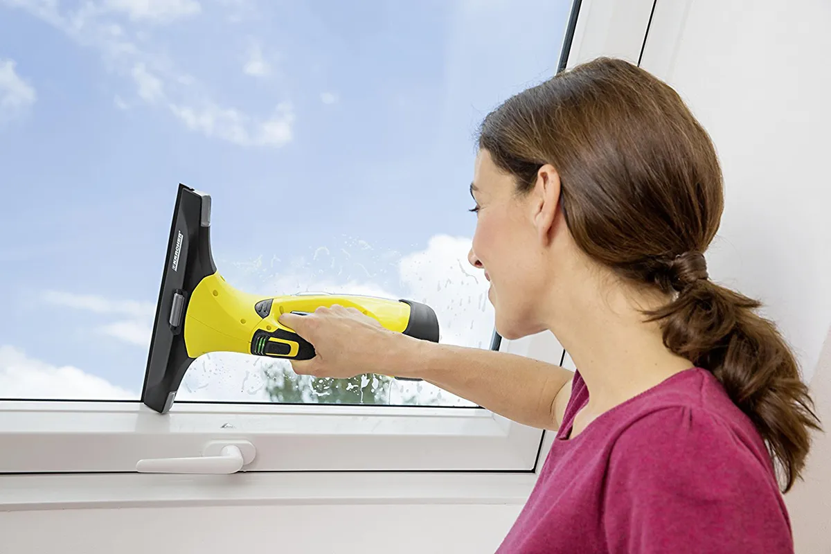 myjka do okien Kärcher w użyciu