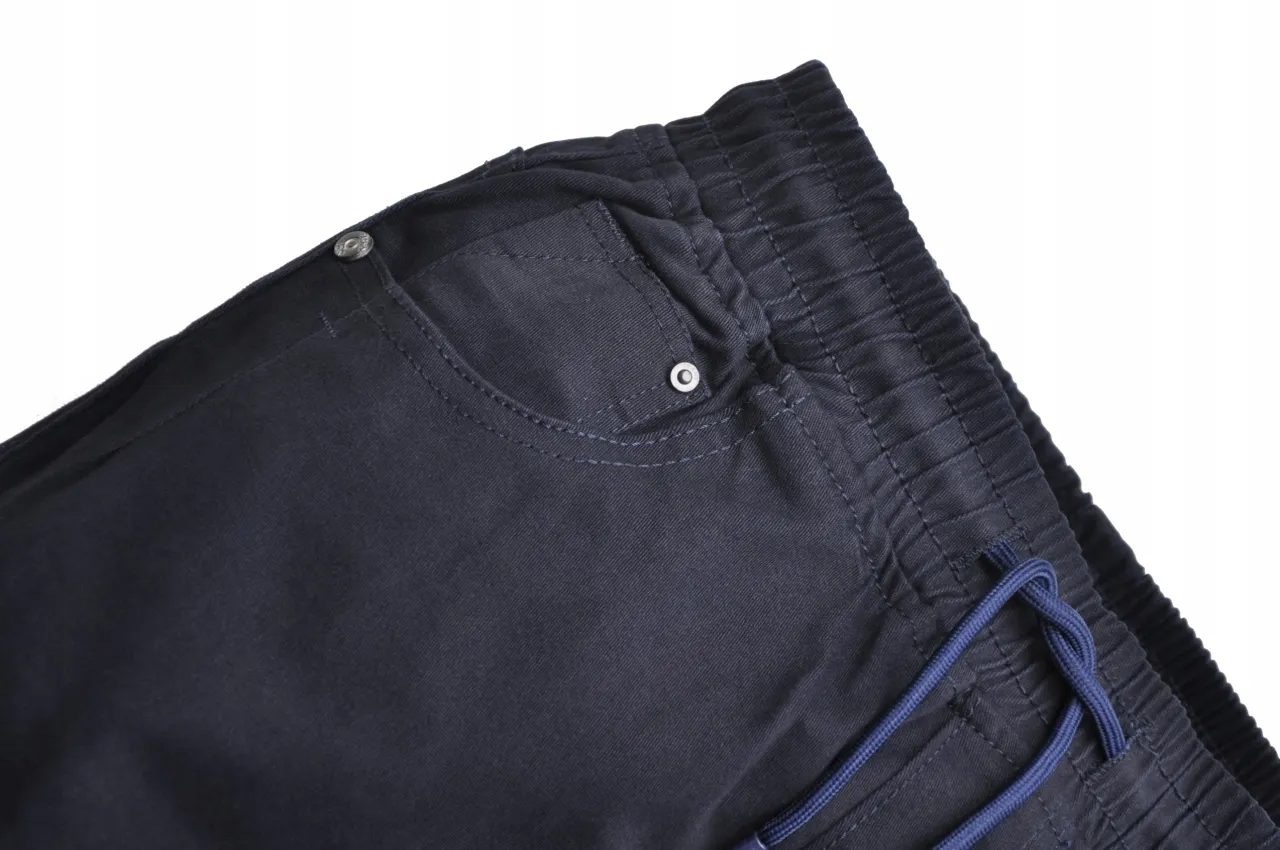 Zdjęcie Spodnie dla szczupłego chłopca: Koniec z problemem za szerokiego pasa!