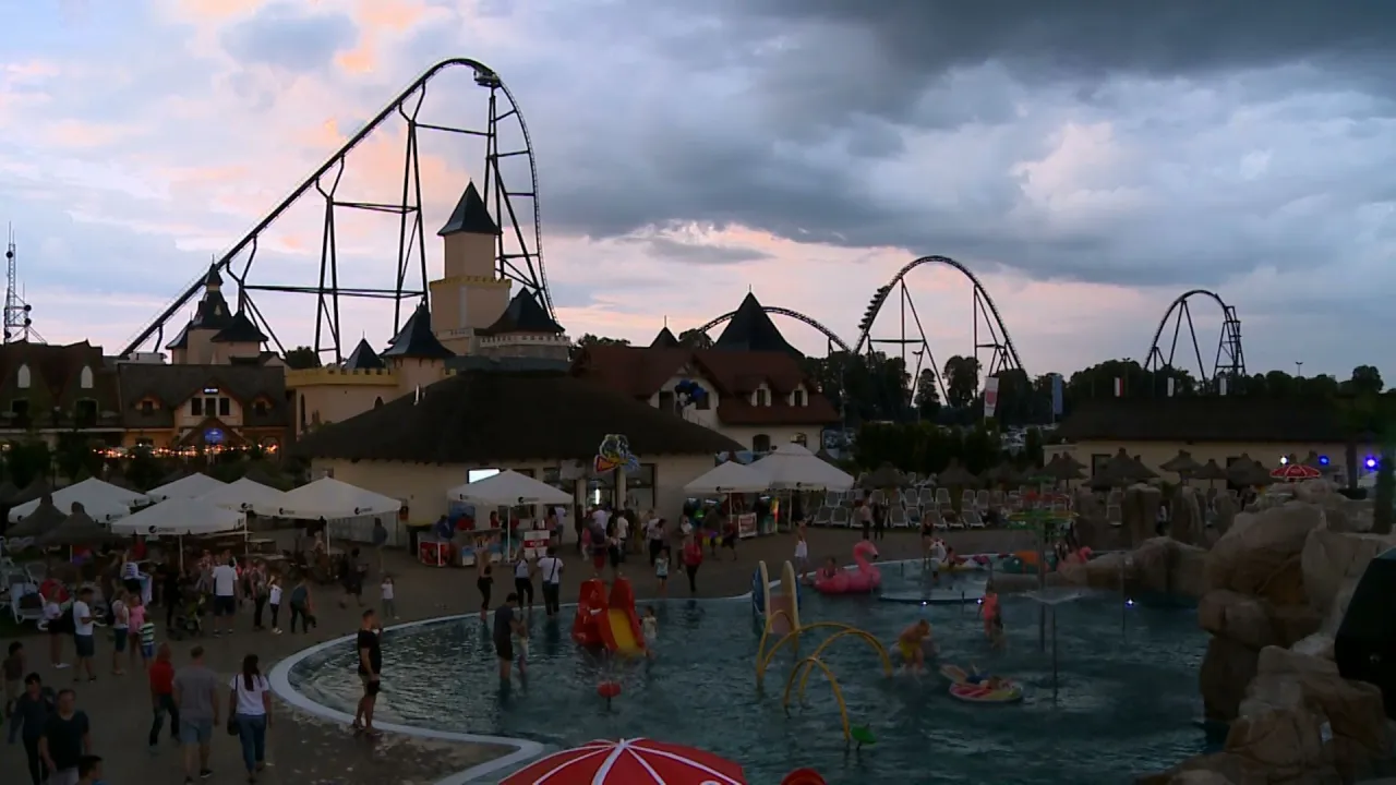 Hyperion Energylandia z daleka