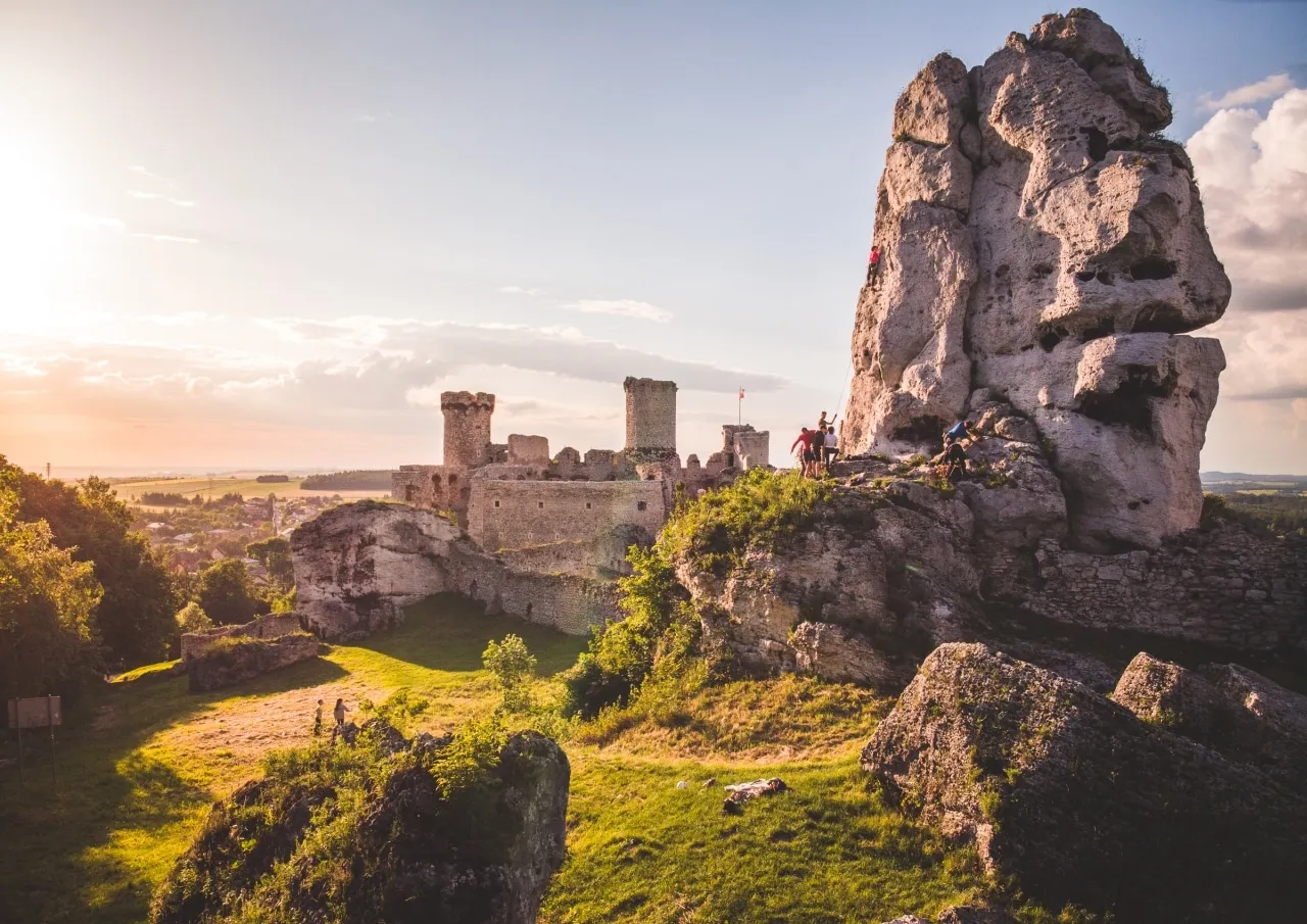 Jura Krakowsko-Częstochowska zamki lub Roztocze krajobrazy