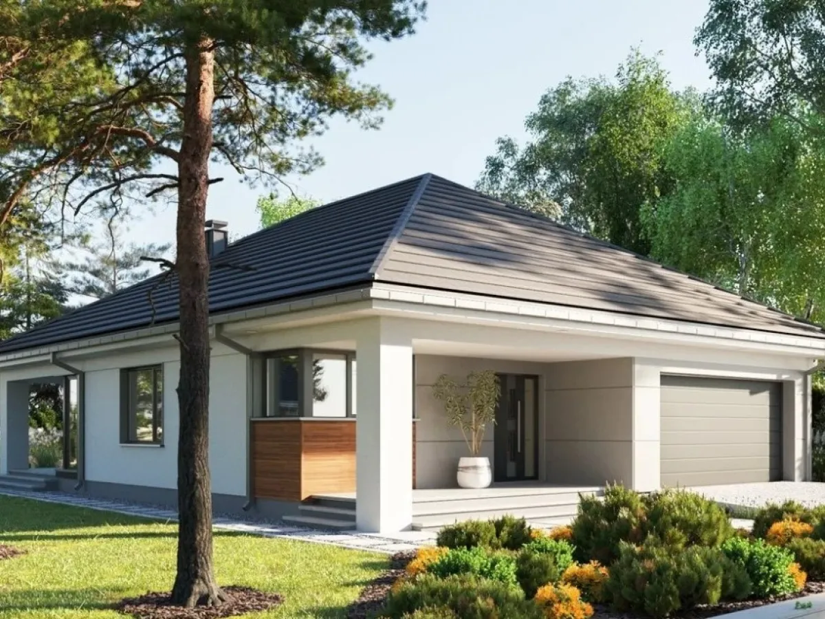 Nowoczesny, parterowy dom z garażem, otoczony zielenią. Idealny przykład, jak tanio wybudować dom marzeń.