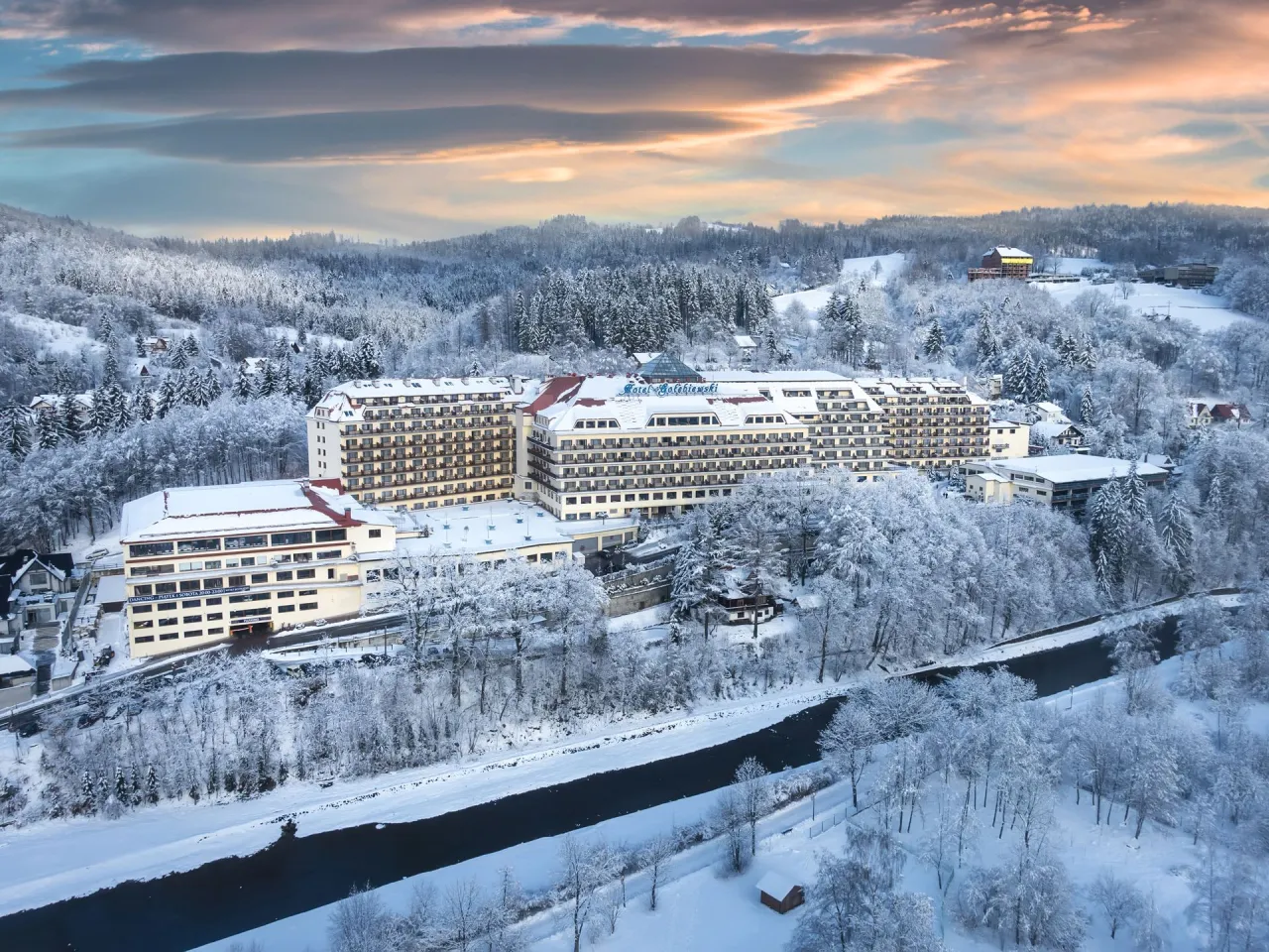 Hotel Gołębiewski parking