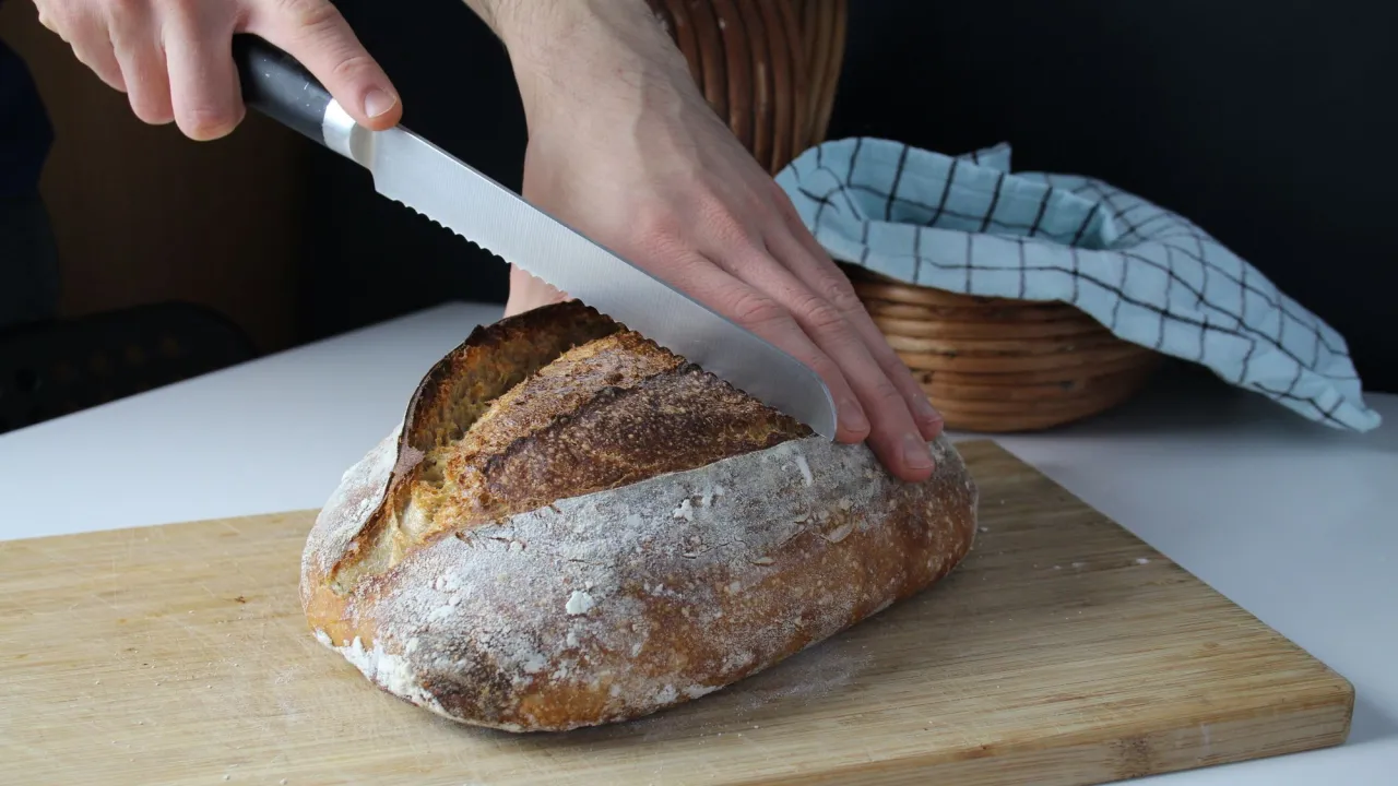Prawidłowe formowanie bochenka chleba krok po kroku