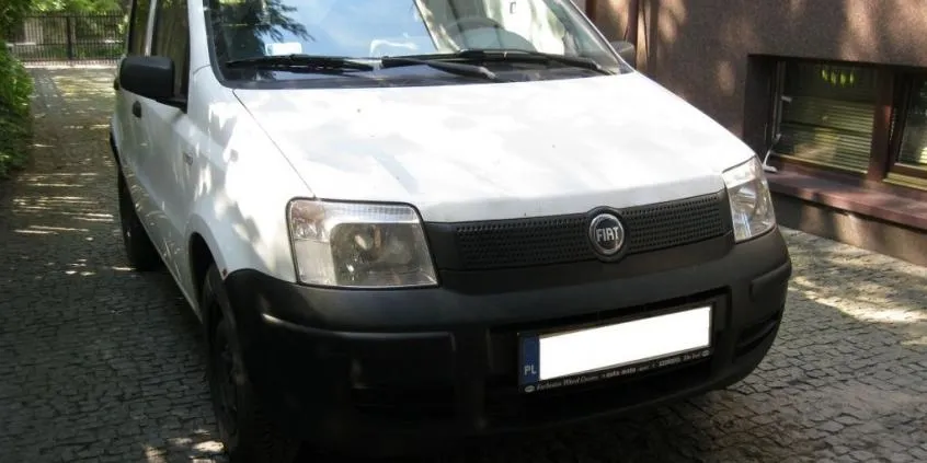 Fiat Panda 2 na stacji paliw