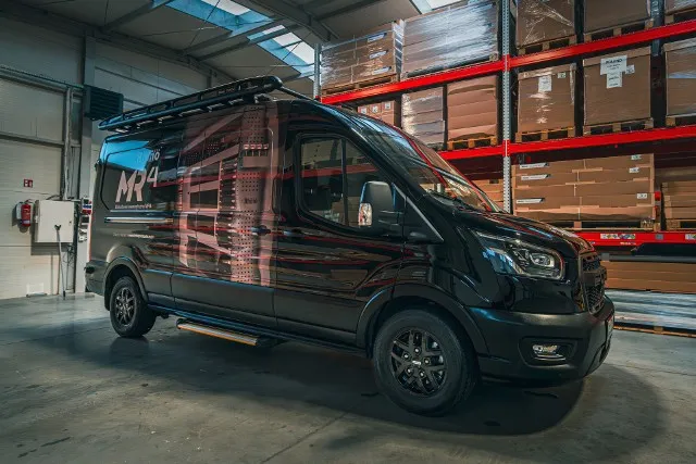 Przystosowany bus mobilny warsztat