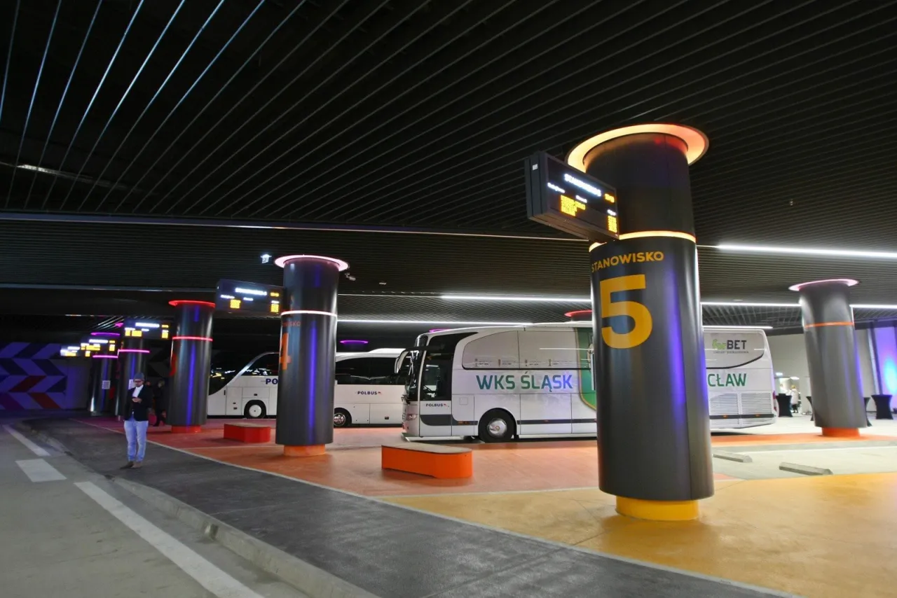 Dworzec Autobusowy Wrocław Gł&oacute;wny stanowiska odjazdowe