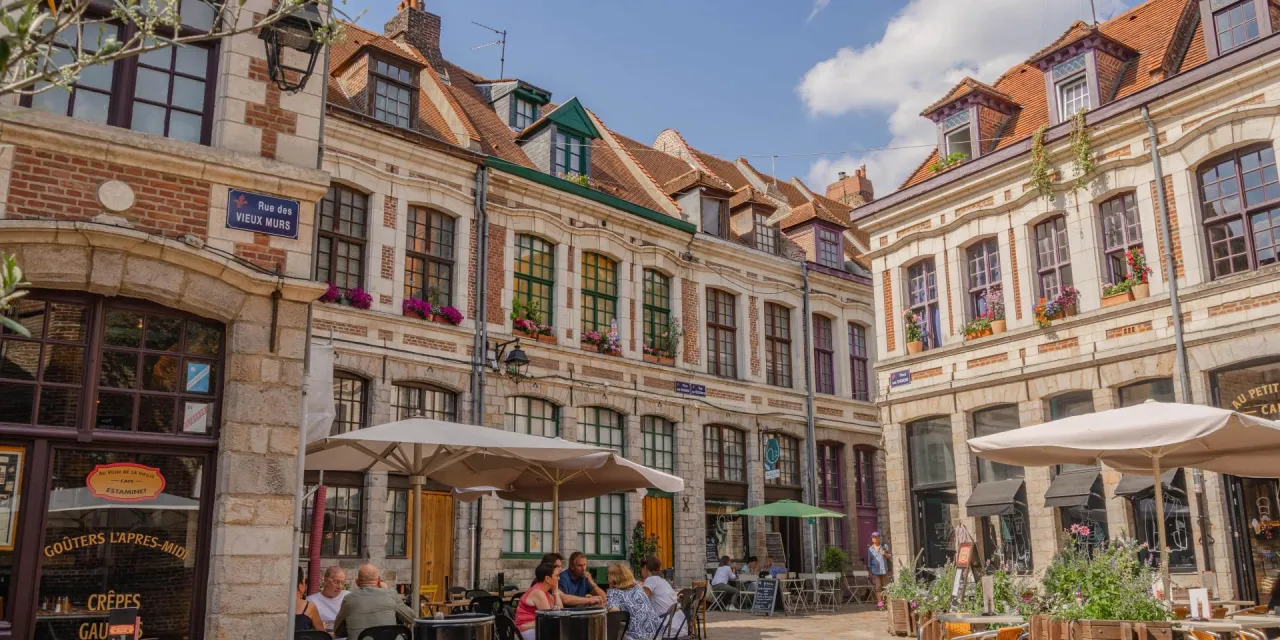 Vue a&eacute;rienne du Vieux-Lille avec ses restaurants