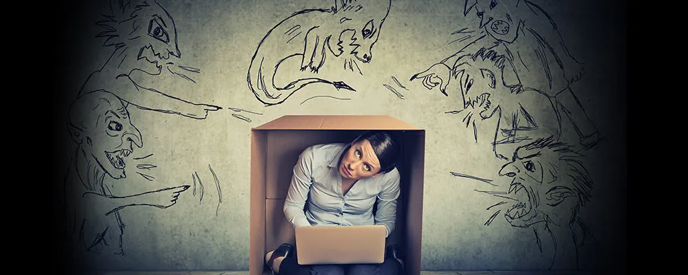 osoba z lękiem społecznym w grupie, niepok&oacute;j, strach przed oceną