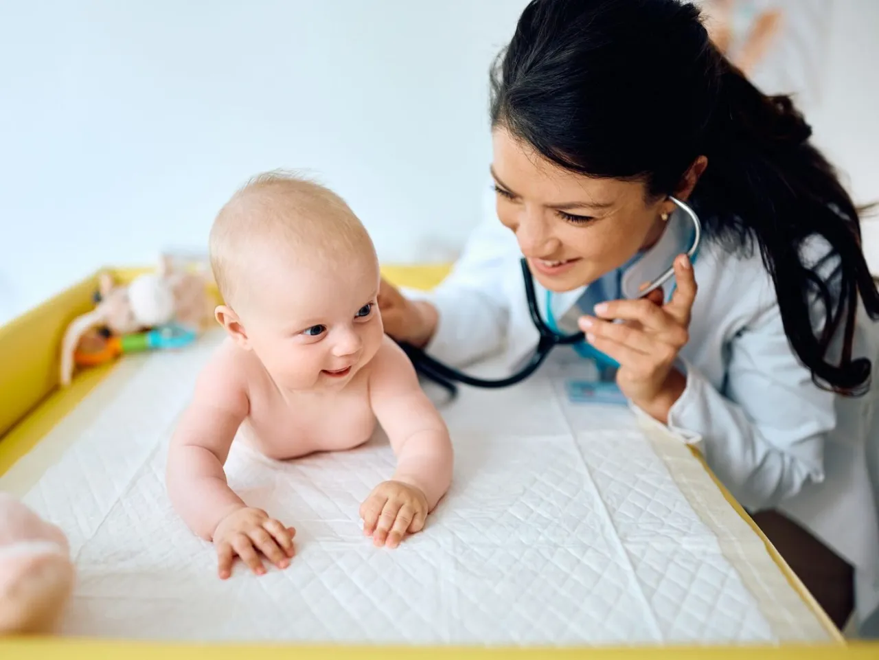 Rodzic z dzieckiem u pediatry