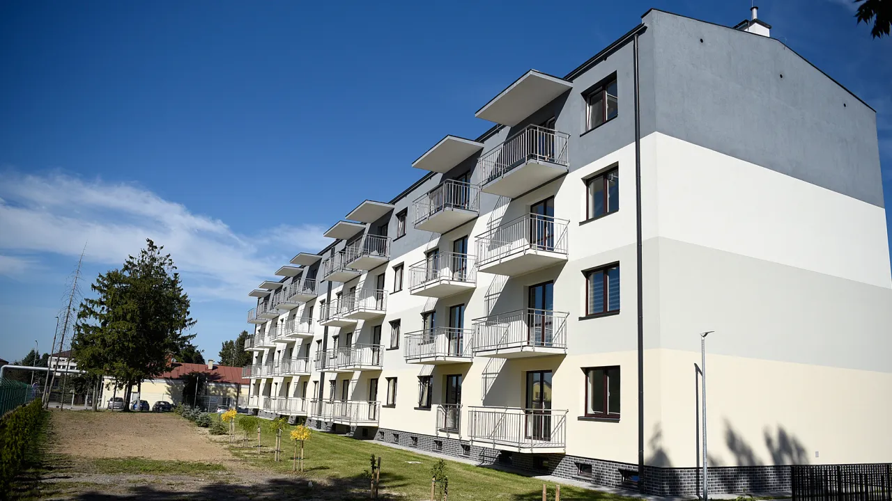 Nowe bloki mieszkalne z balkonami. Czy wojsko daje mieszkanie? To pytanie zadają sobie przyszli lokatorzy.